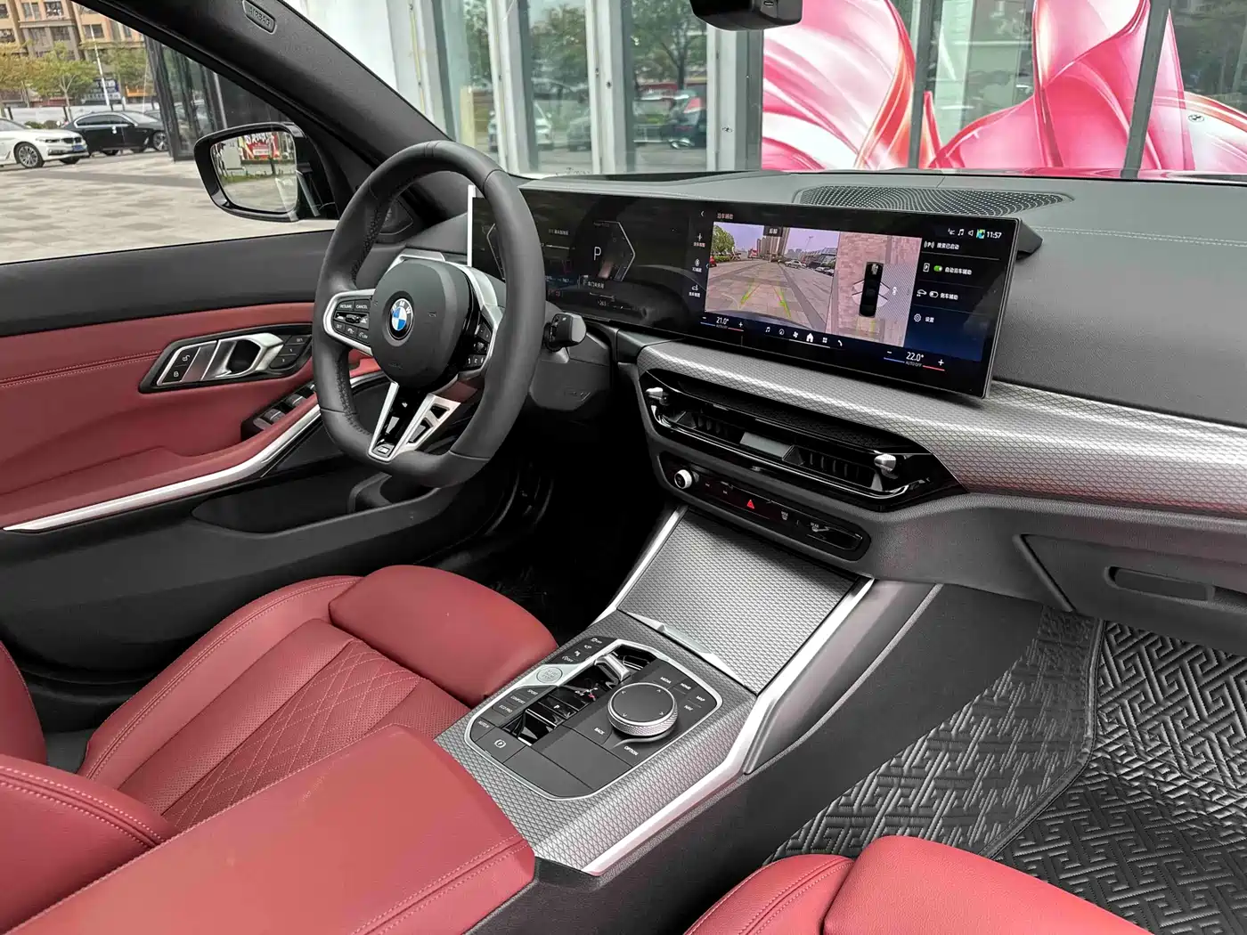 BMW 3 Series 2025 330i M Sport Night Edition фото 31