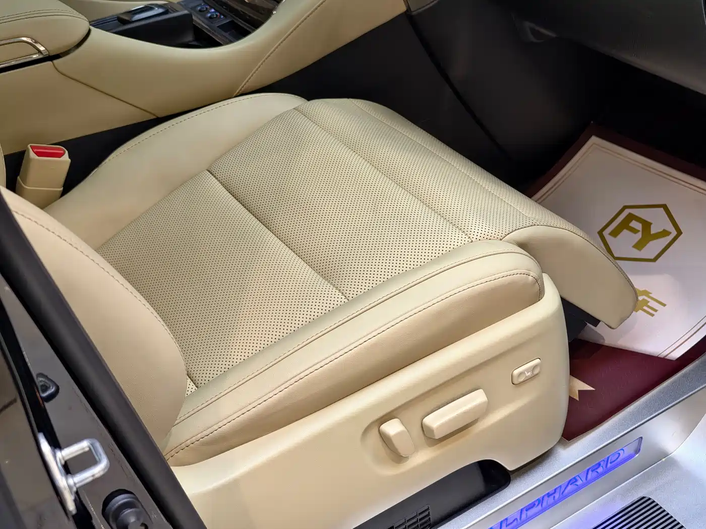 Toyota Alphard 2021 Hybrid 2.5L Premium фото 9