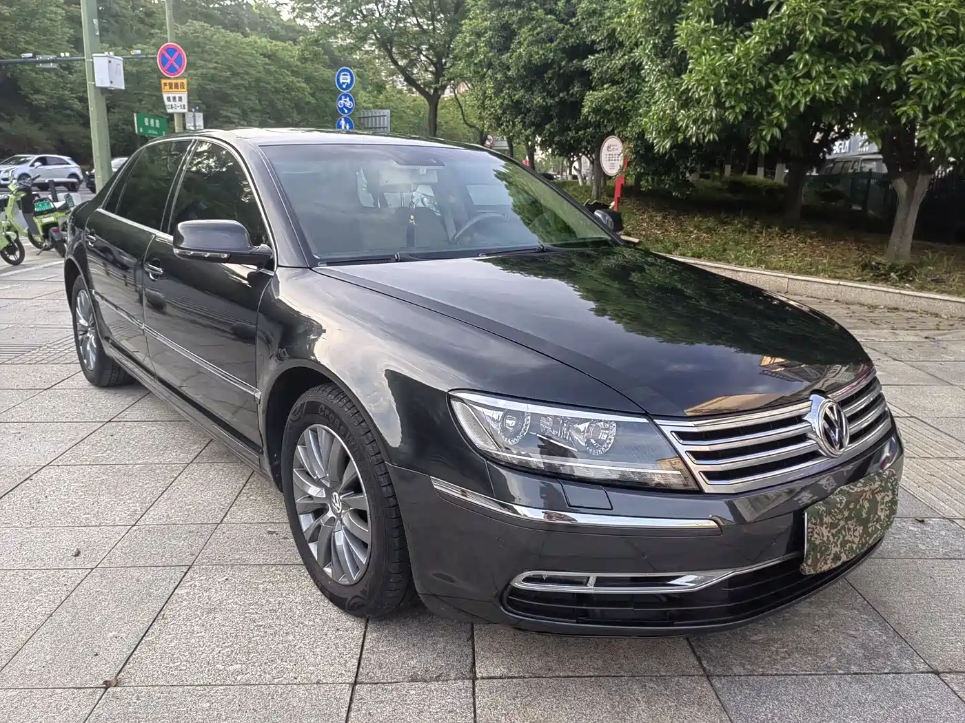 Volkswagen Phaeton 2011 3.6L V6 5-seat Extended Business Edition фото 2