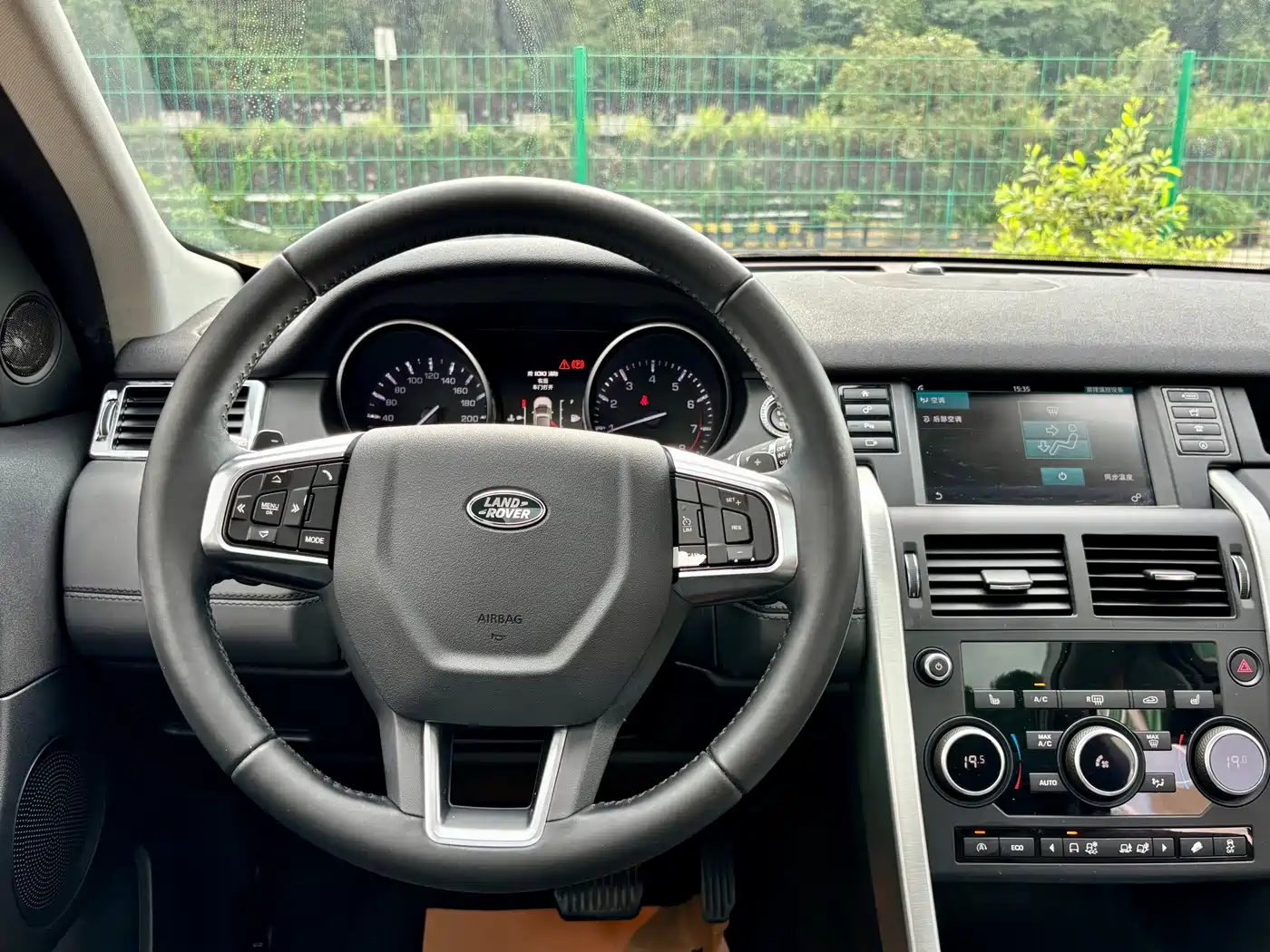 Land Rover Discovery Sport 2016 2.0T HSE фото 11