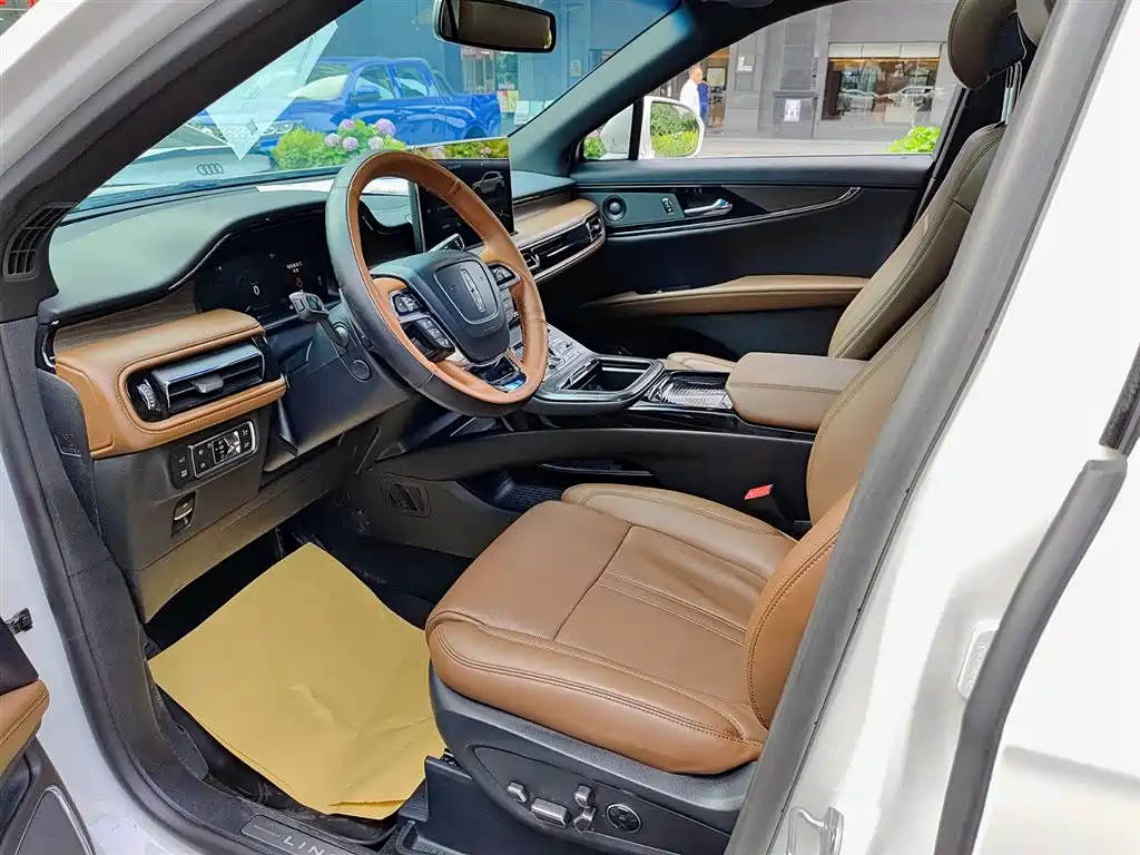 LINCOLN NAVIGATOR