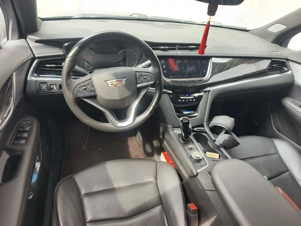 Фото 4 - Cadillac XT6