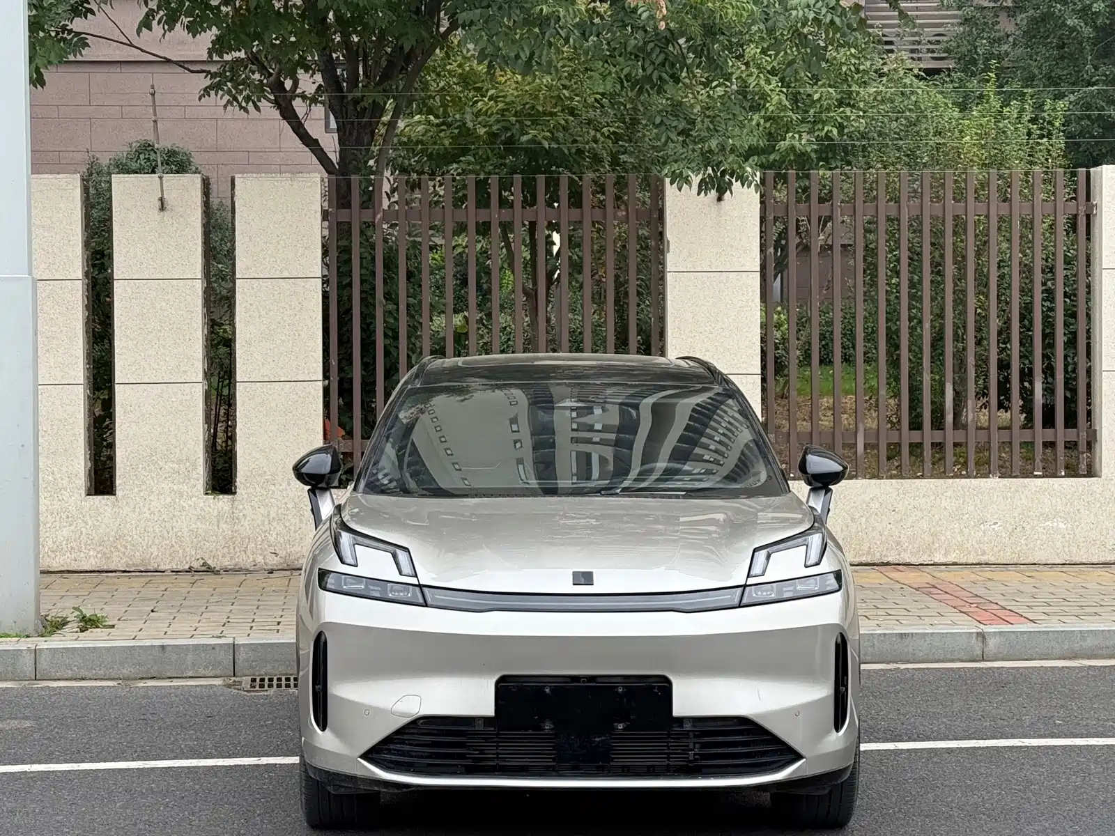 Photo 2 - Lynk & Co 08 EM-P