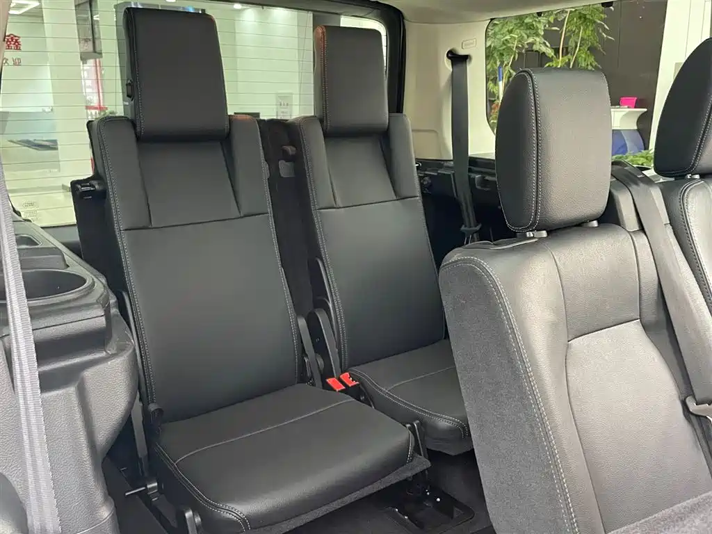Land Rover Discovery 2016 3.0 SC V6 SE фото 32