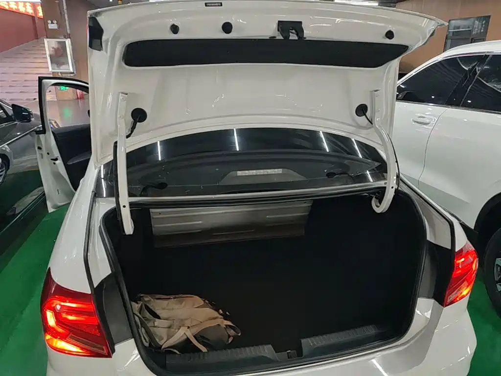 Volkswagen Jetta 2019 Dream Edition 1.5L Manual Fashion фото 19