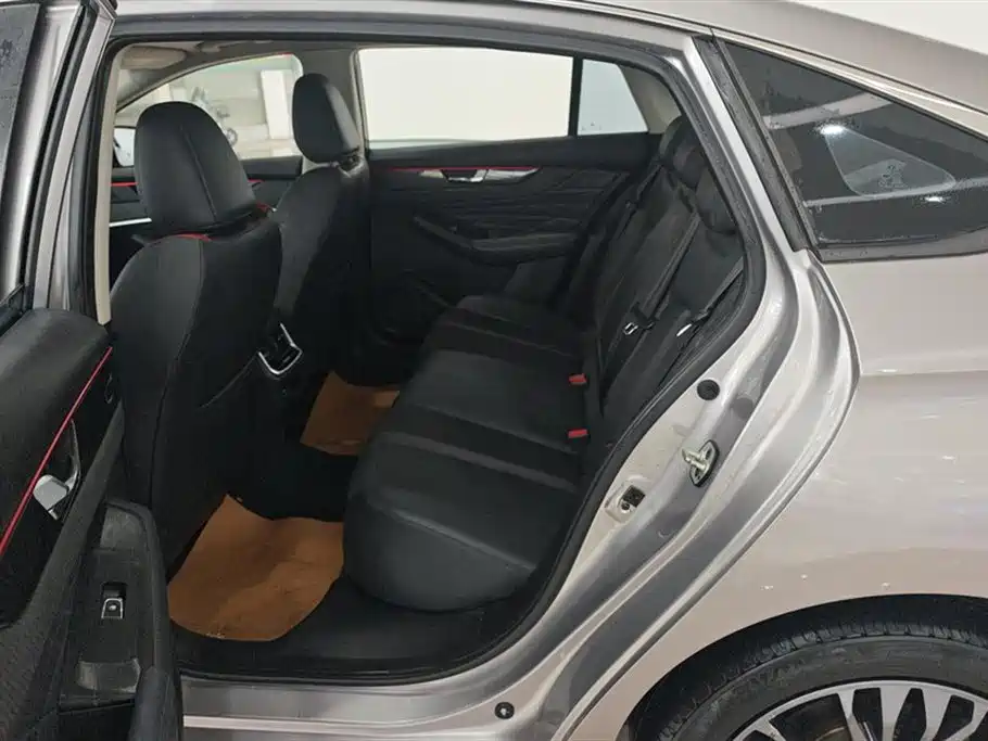 DONGFENG YI HYUN MAX