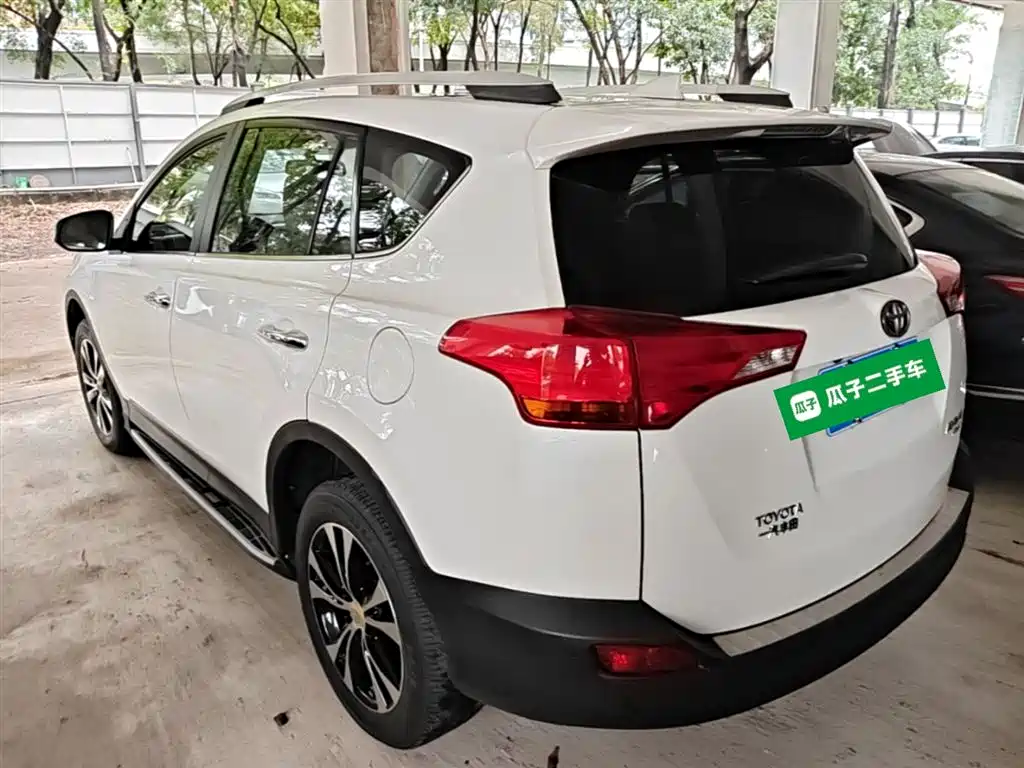 Toyota RAV4 Rongfang 2015 2.5L Automatic 4WD Elite Edition фото 5
