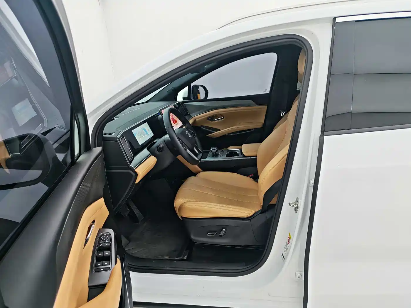 BYD Song L DM-i 2024 112km Leading Edition фото 10
