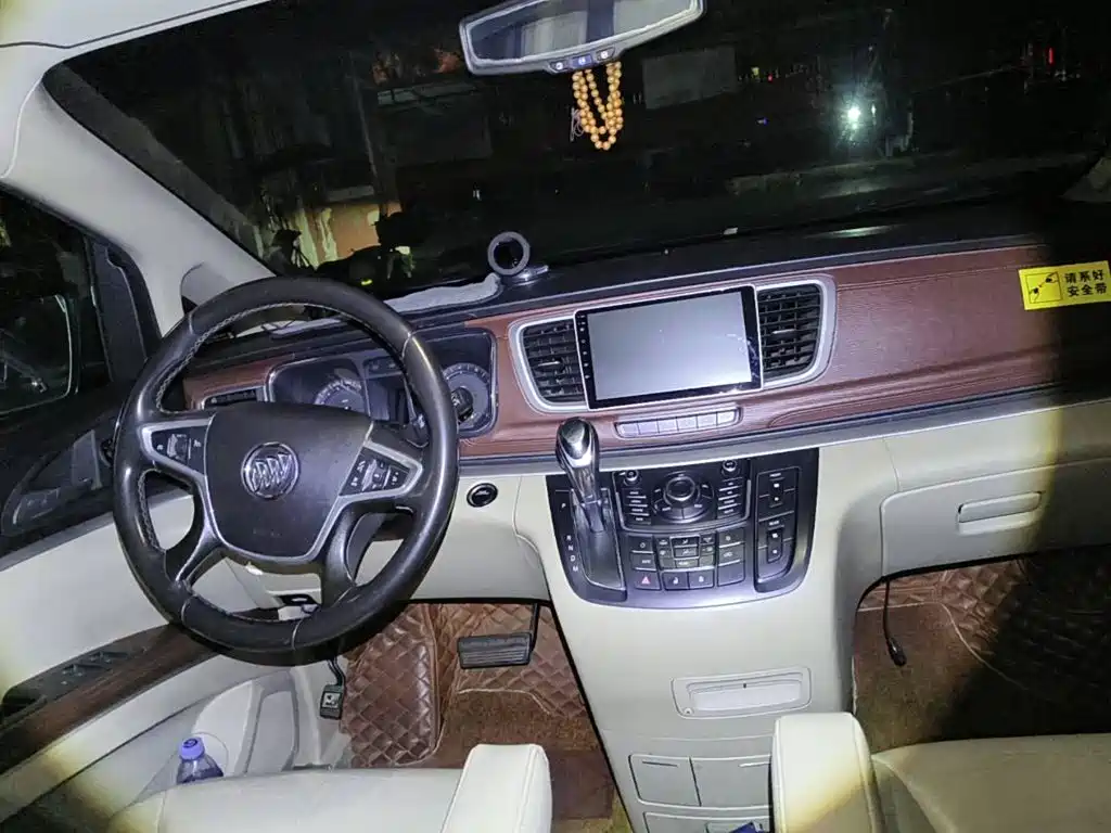 Photo 12 - Buick GL8
