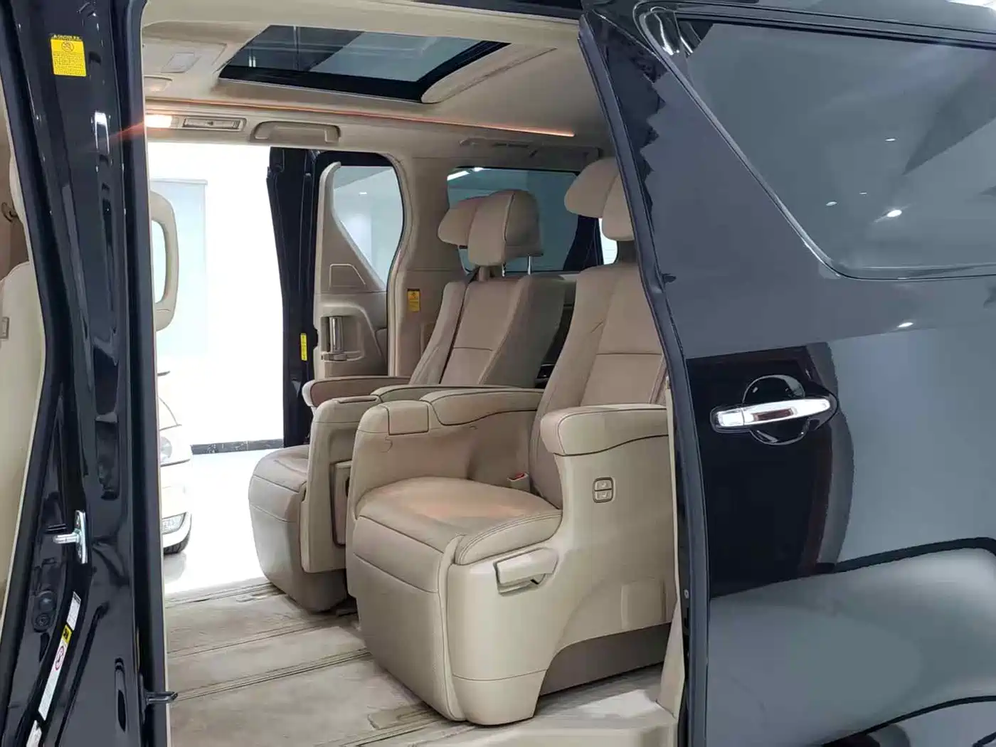 Toyota Alphard 2012 3.5L Premium Edition фото 6