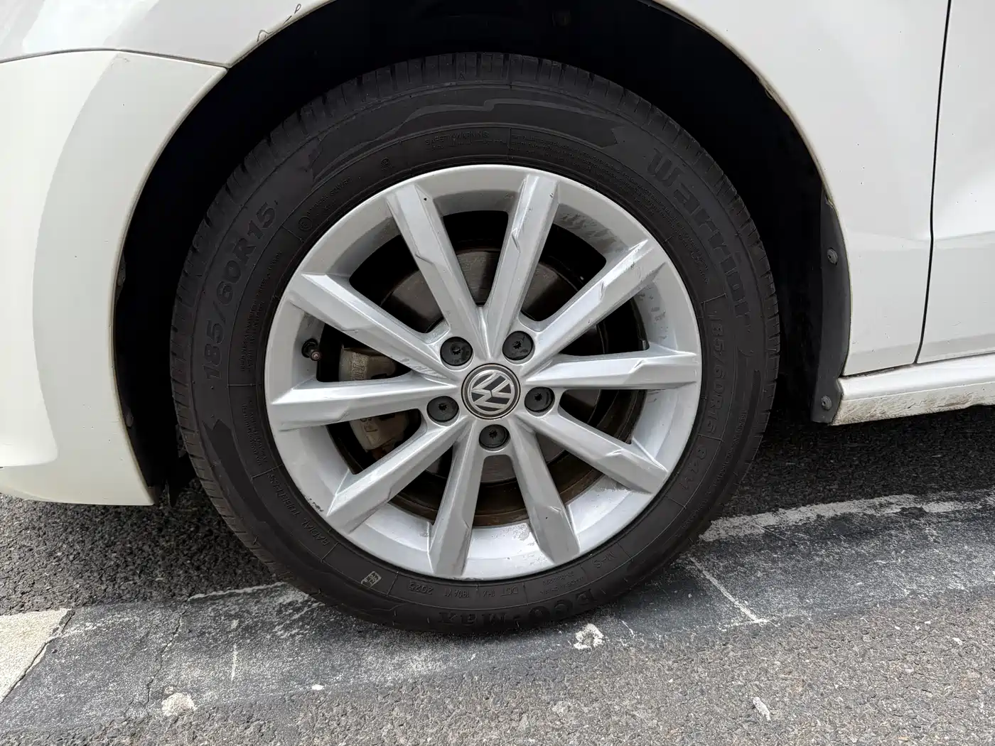 Volkswagen Polo 2014 1.6L Automatic Luxury Edition фото 7