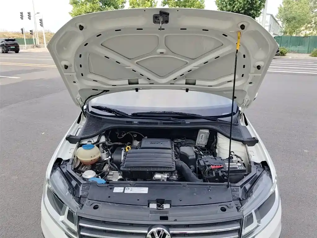 VOLKSWAGEN SANTANA