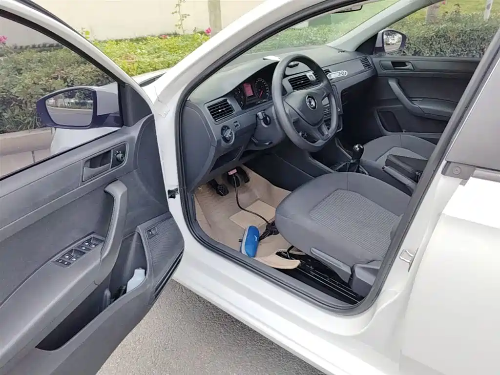 VOLKSWAGEN SANTANA