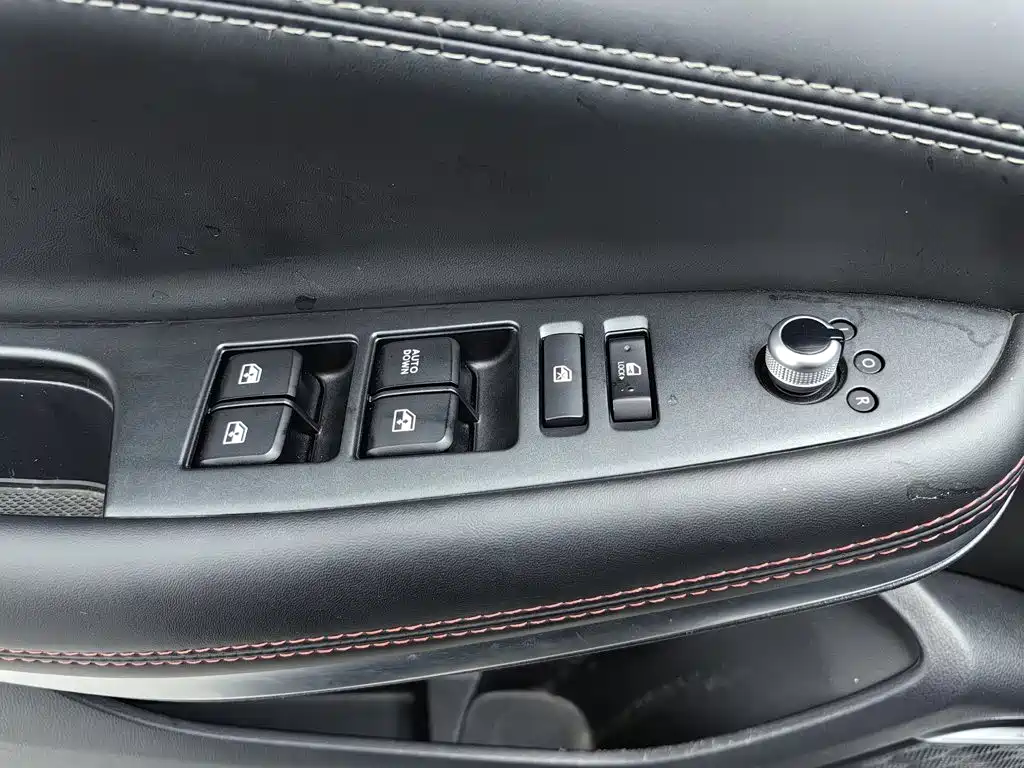 Photo 9 - Changan CS75