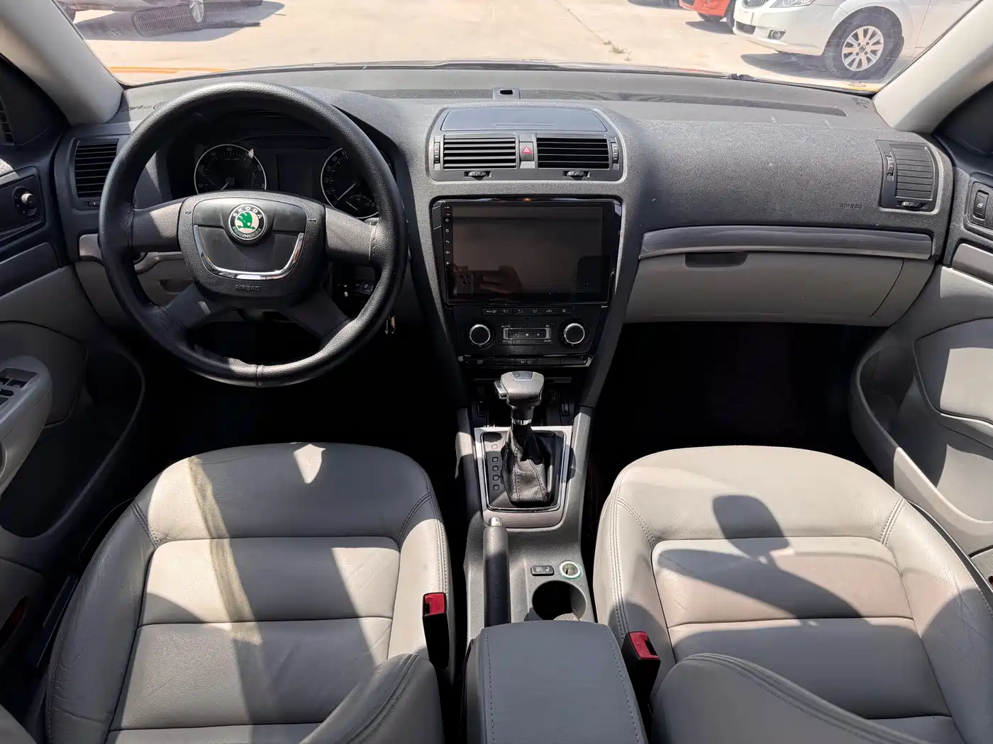 Škoda Octavia 2012 1.6L Auto Yijun Edition фото 5