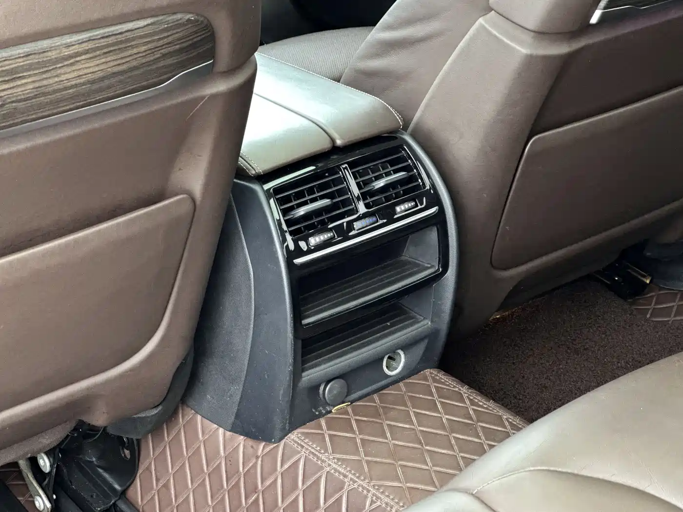 BMW 5 Series New Energy 2019 Facelift 530Le Pioneer Edition фото 14