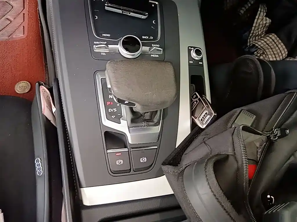 Audi Q5L 2020 Facelift 40 TFSI Honor Fashion фото 10