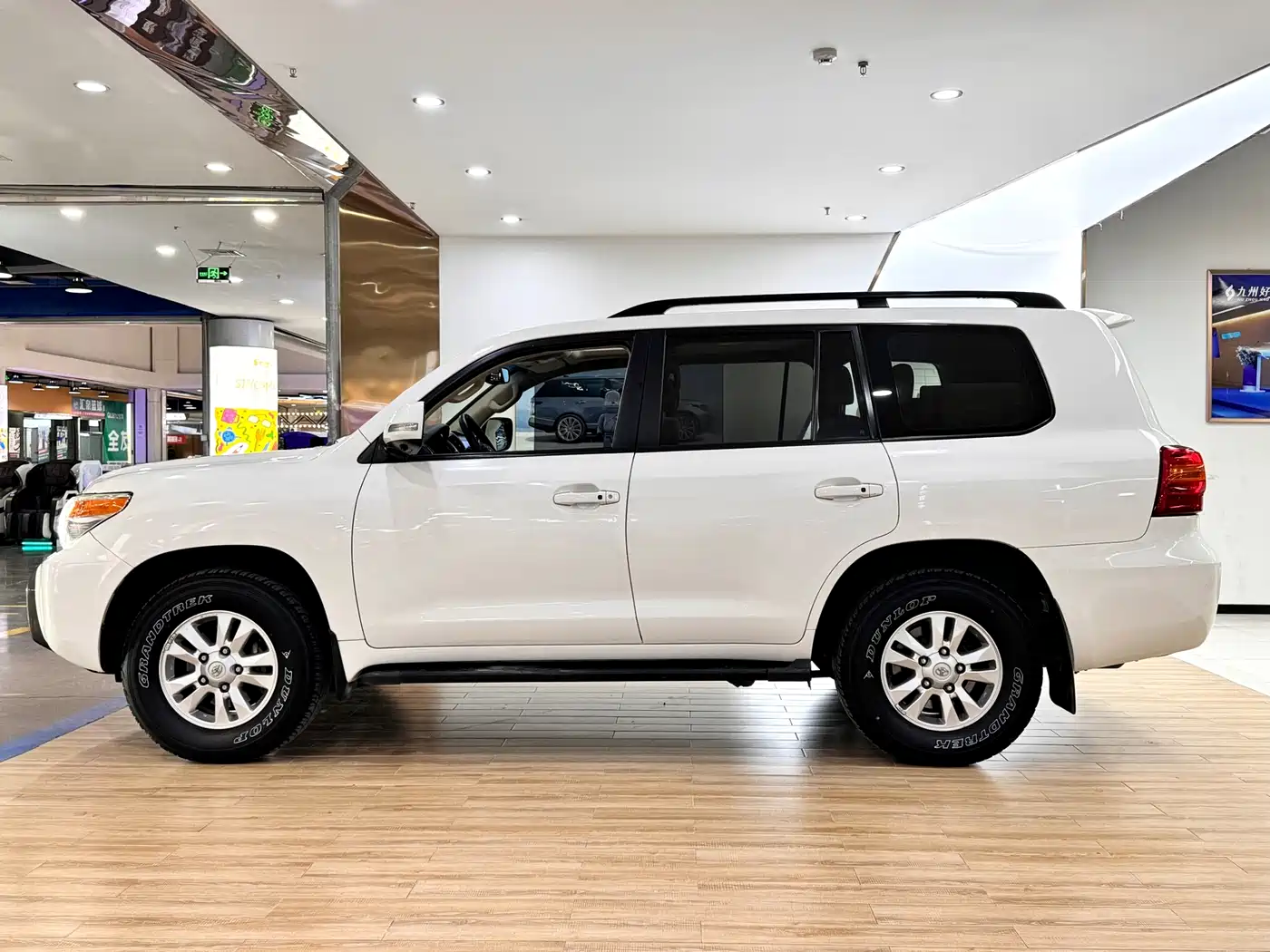 Toyota Land Cruiser 2012 4.0L Automatic VX фото 4