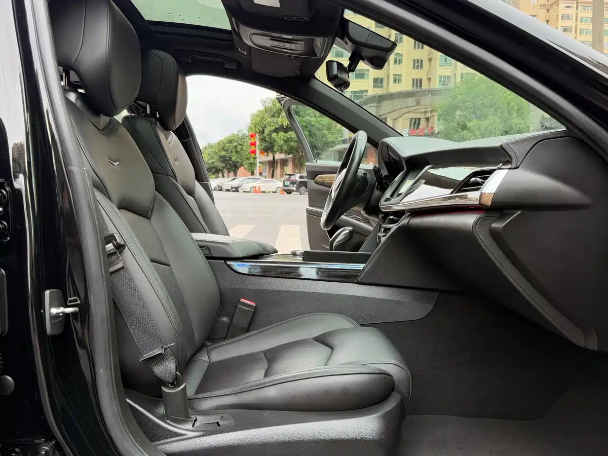 Фото 16 - Cadillac CT6