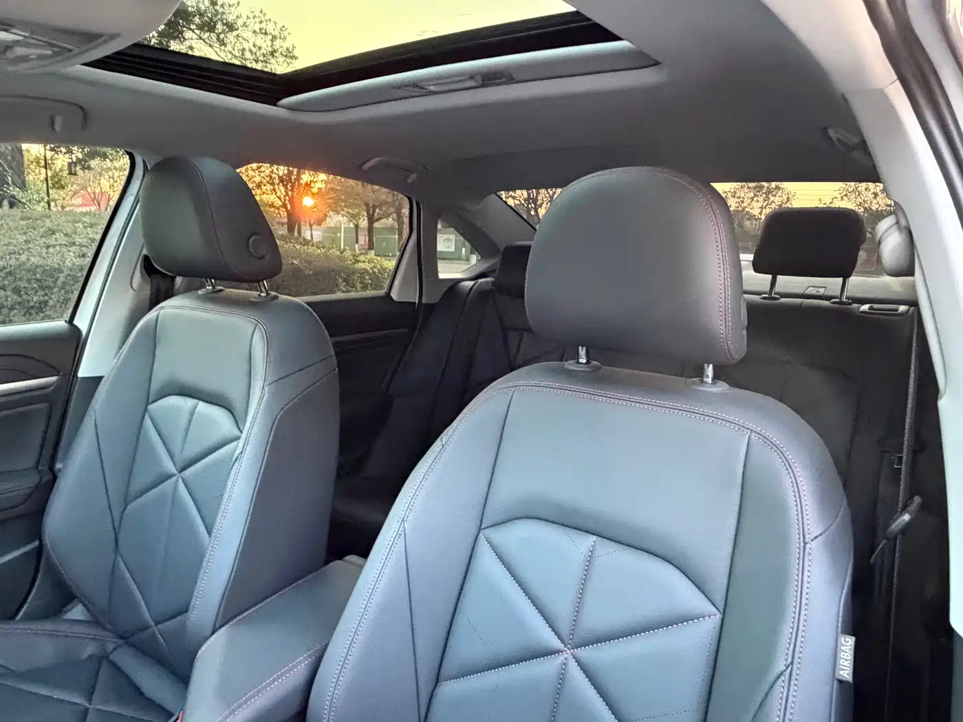 Volkswagen Lavida 2024 Model 300TSI DSG Starlight Leading Edition фото 7