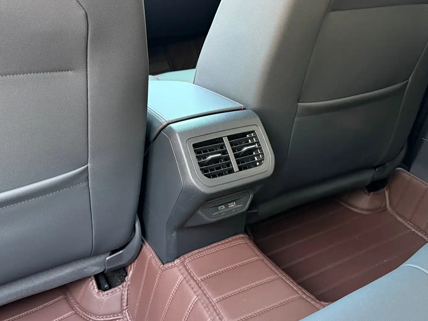 Volkswagen Lavida 2024 Model 300TSI DSG Starlight Leading Edition фото 15