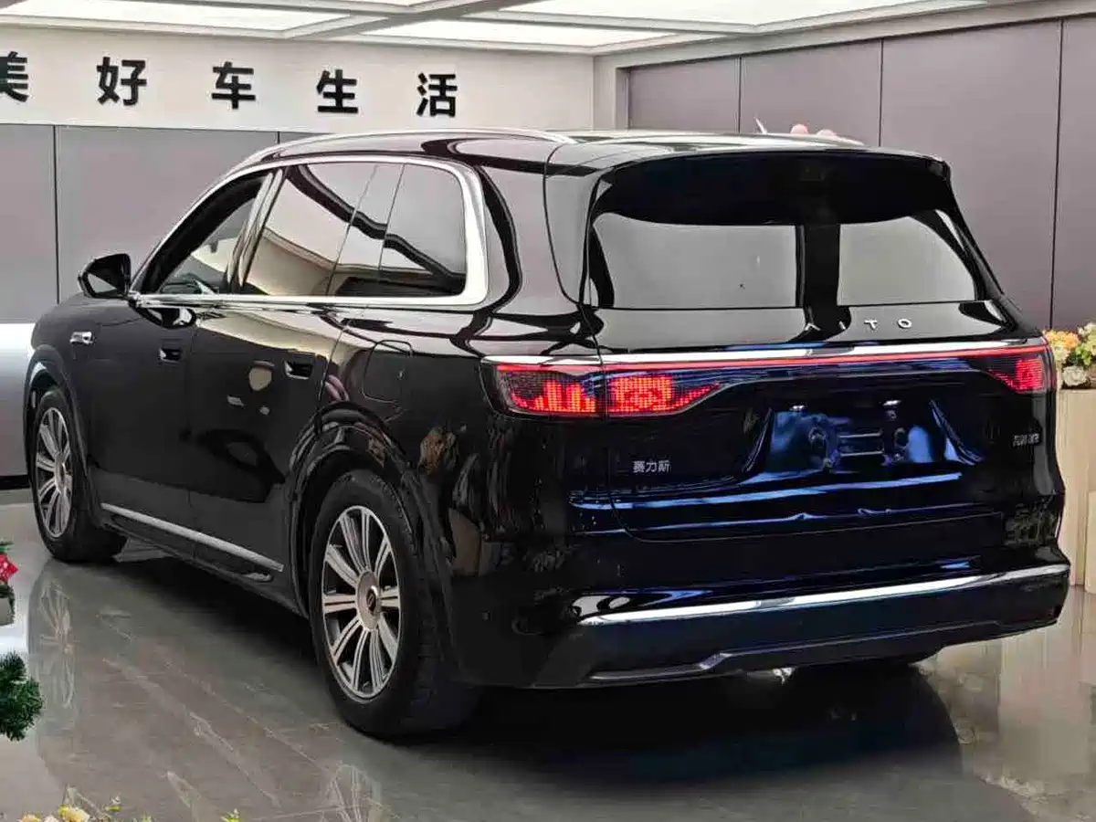 AITO Wenjie AITO M8 2025 Range Extender Max+ Edition 53.4kWh 5-seater фото 7