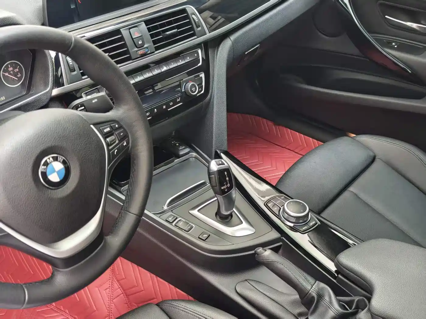 BMW 3 Series GT 2018 320i Fashion фото 11