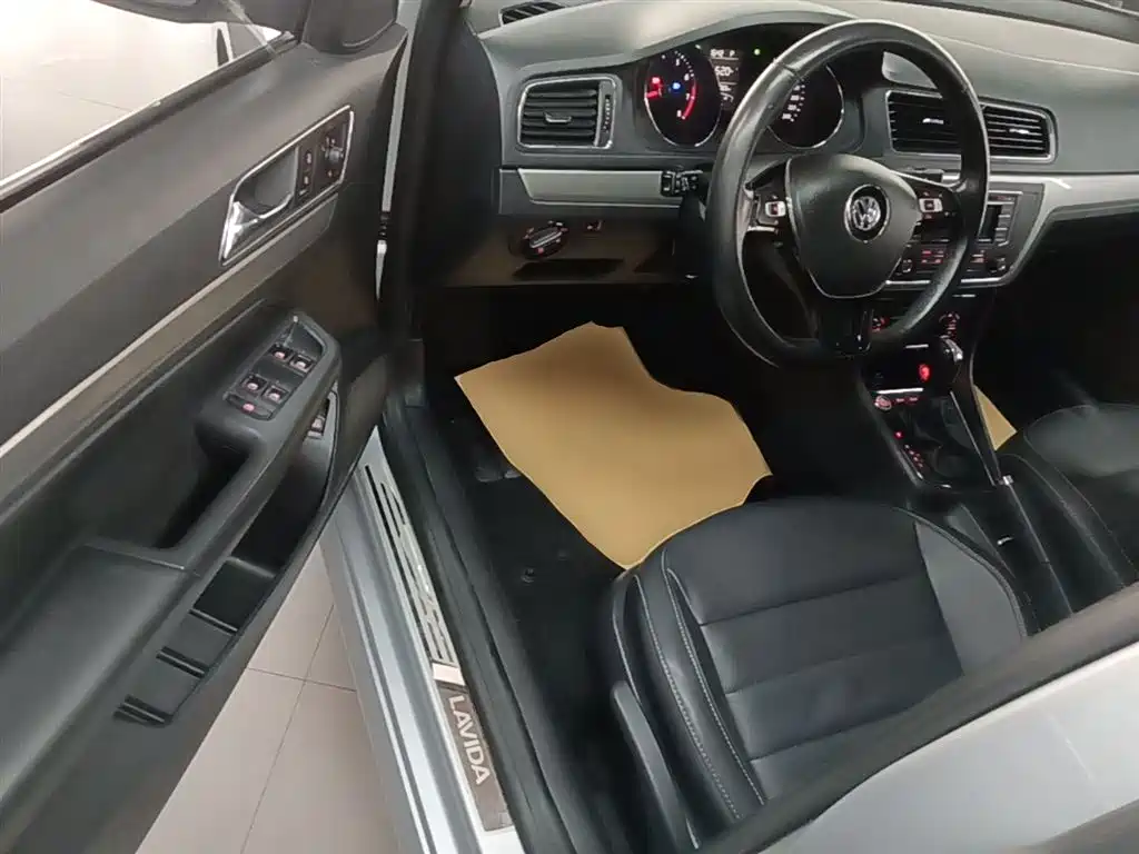 Volkswagen Lavida 2017 230TSI DSG Comfort Edition фото 16