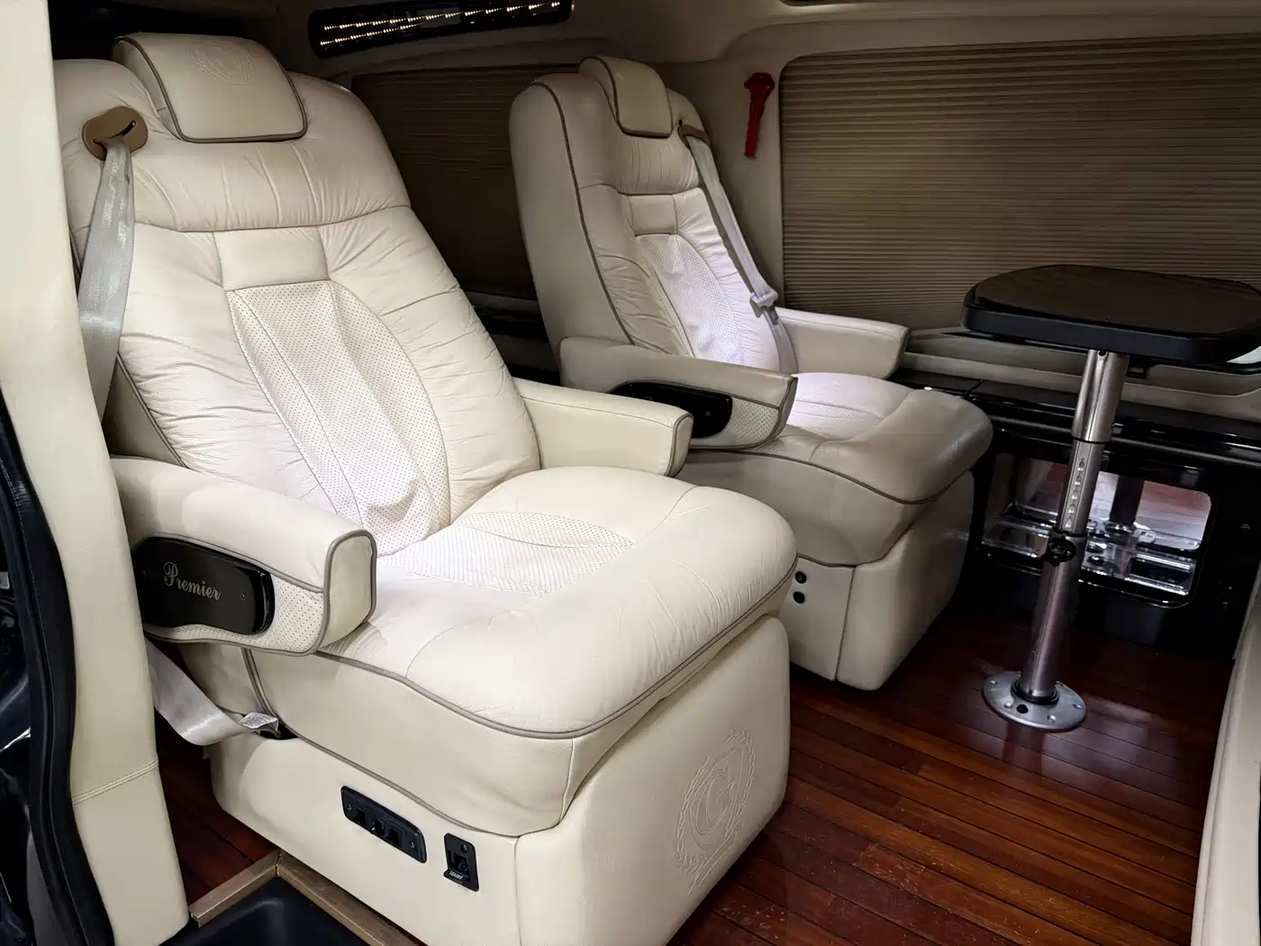 GMC Savana 2013 6.0L Luxury Privacy Screen 7-Seater фото 15