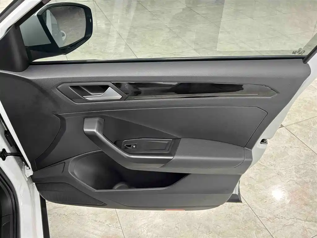 Volkswagen T-ROC 2022 280TSI DSG 2WD Comfort PLUS фото 12