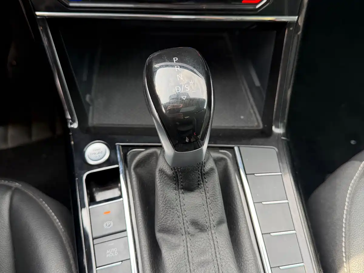 Volkswagen Passat 2022 280TSI Elite Edition фото 12