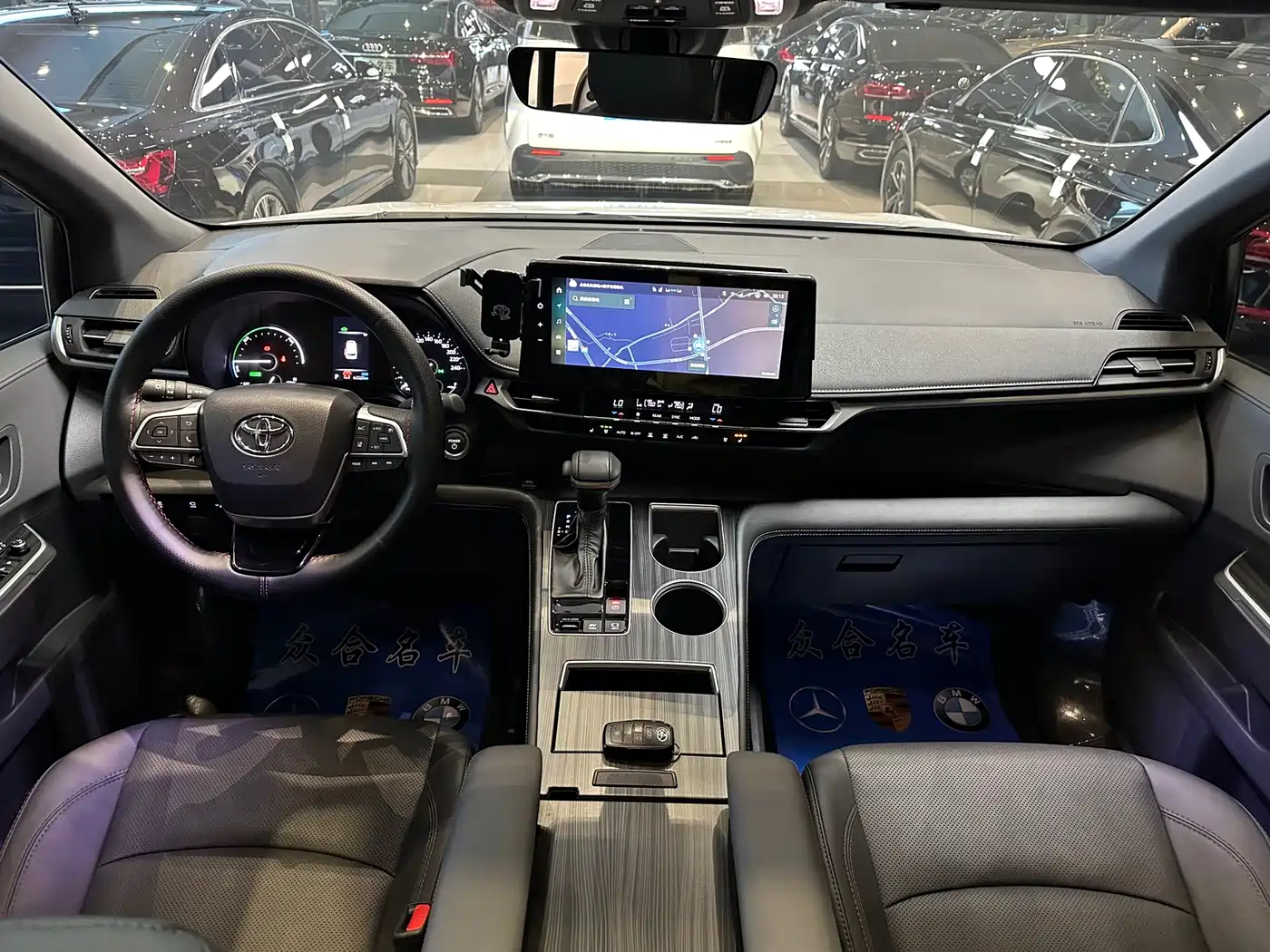 Toyota Sienna 2024 2.5L Hybrid 4WD Premium Edition фото 10