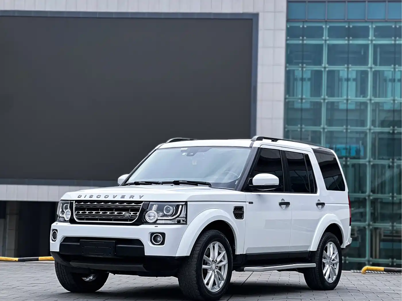 Land Rover Discovery 2016 3.0 SC Black Edition SE