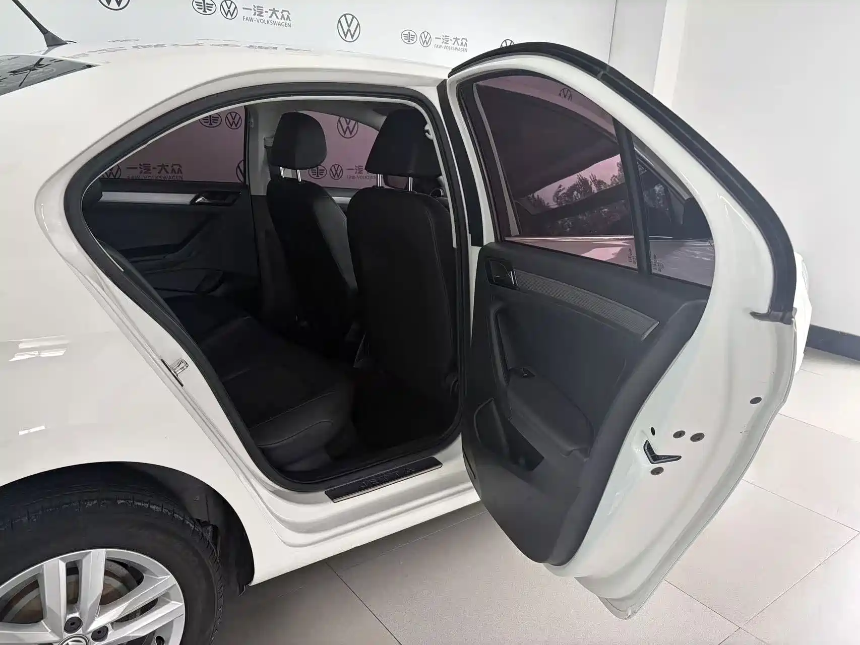 Фото 9 - Volkswagen Jetta