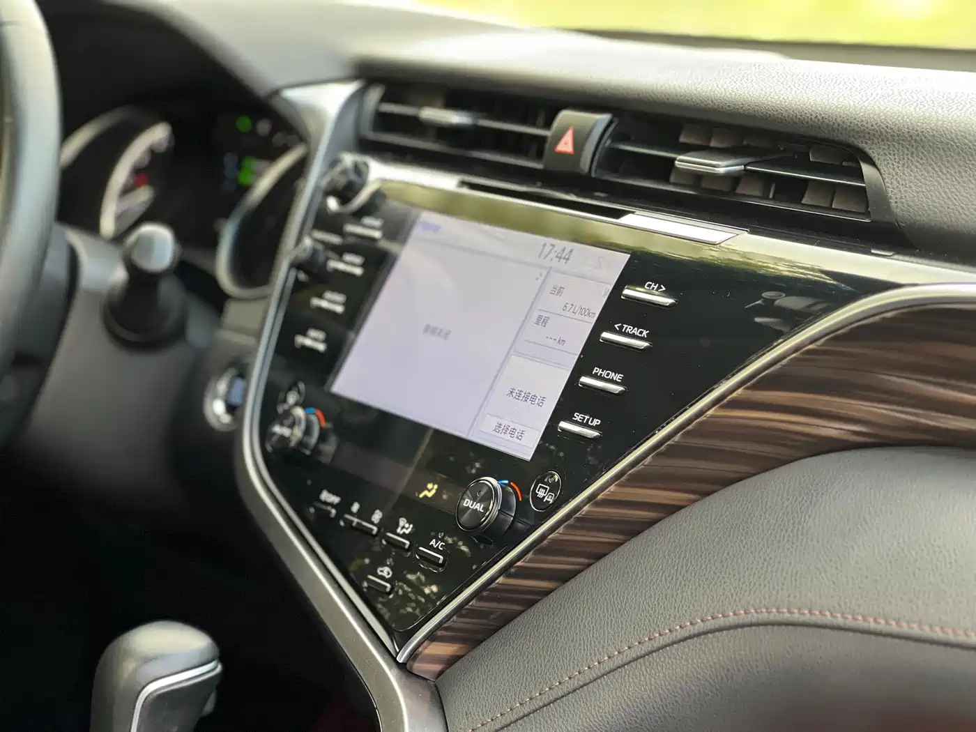 Toyota Camry 2018 2.5G Luxury Edition фото 18