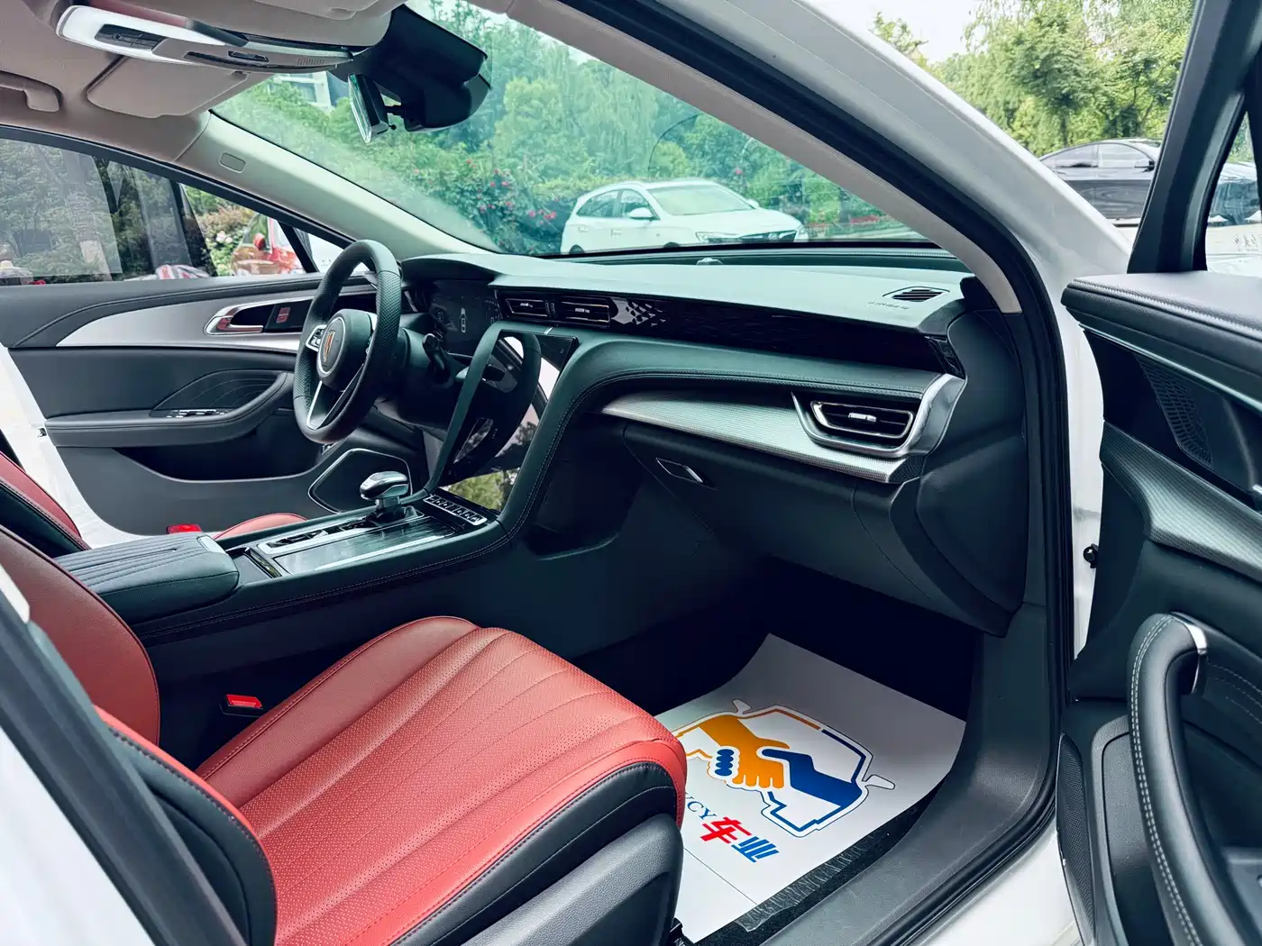 Hongqi H5 2024 1.5T DCT Smart Connect Flag Joy Edition фото 13