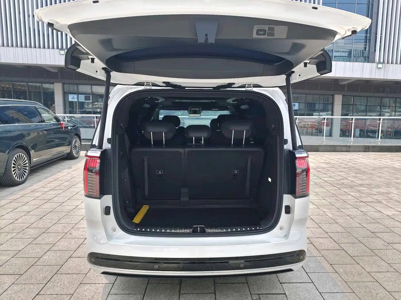 ZEEKR 009 2025 2024 7-Seat Aisle AWD Version 108kWh