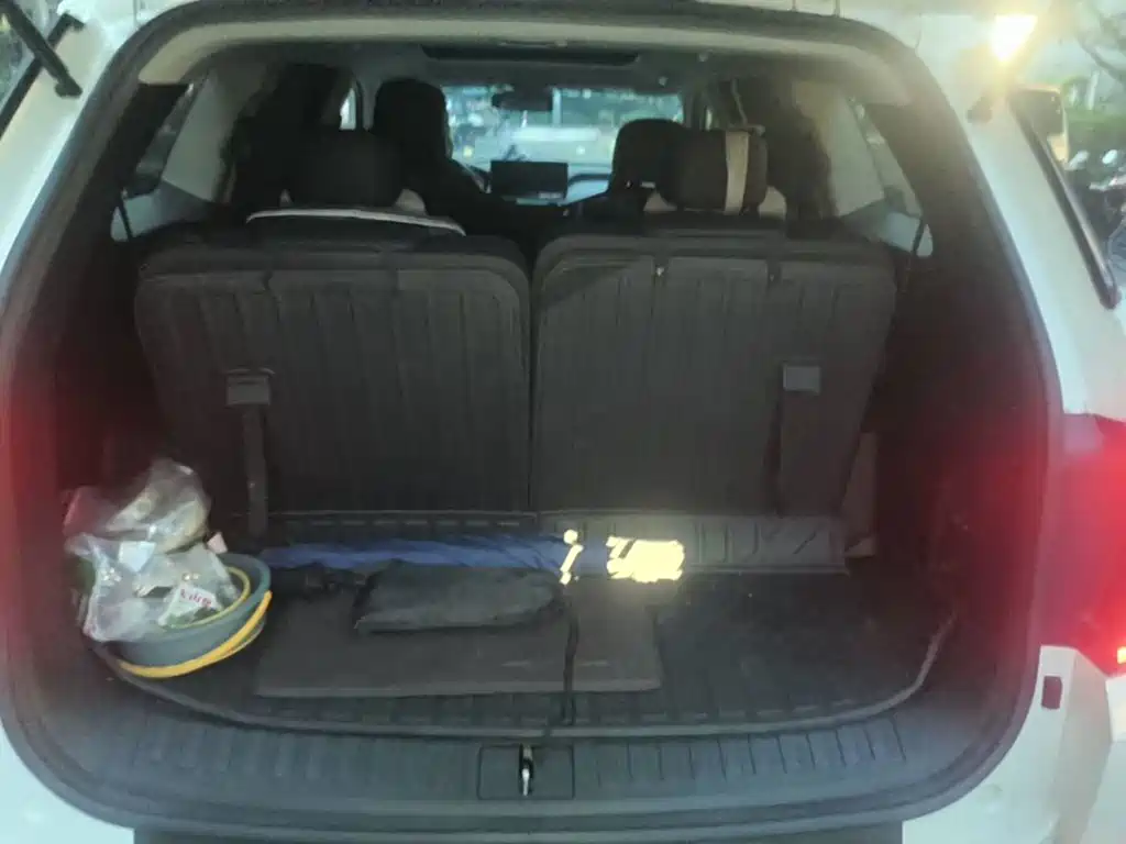 Photo 5 - Hyundai Santa Fe