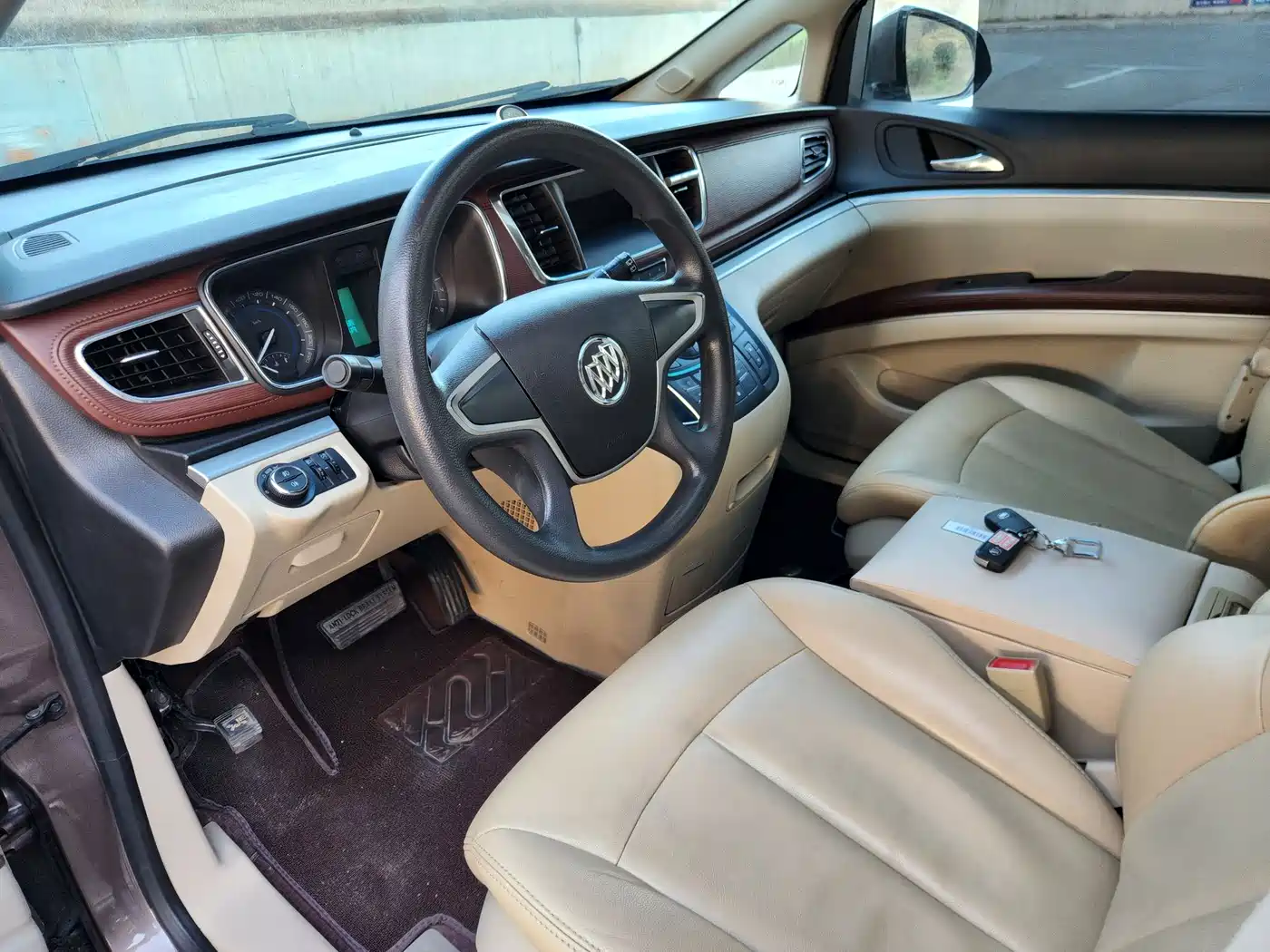 Buick GL8 2015 2.4L Luxury Business Exclusive Edition фото 17