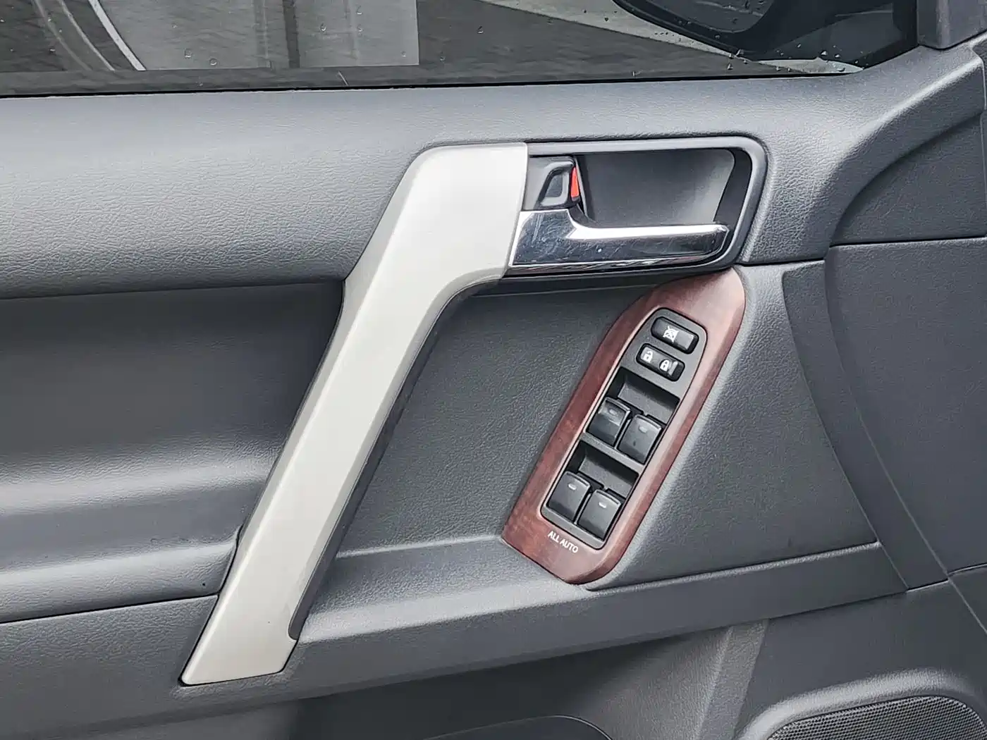 Toyota Prado 2014 4.0L Automatic TX-L фото 11