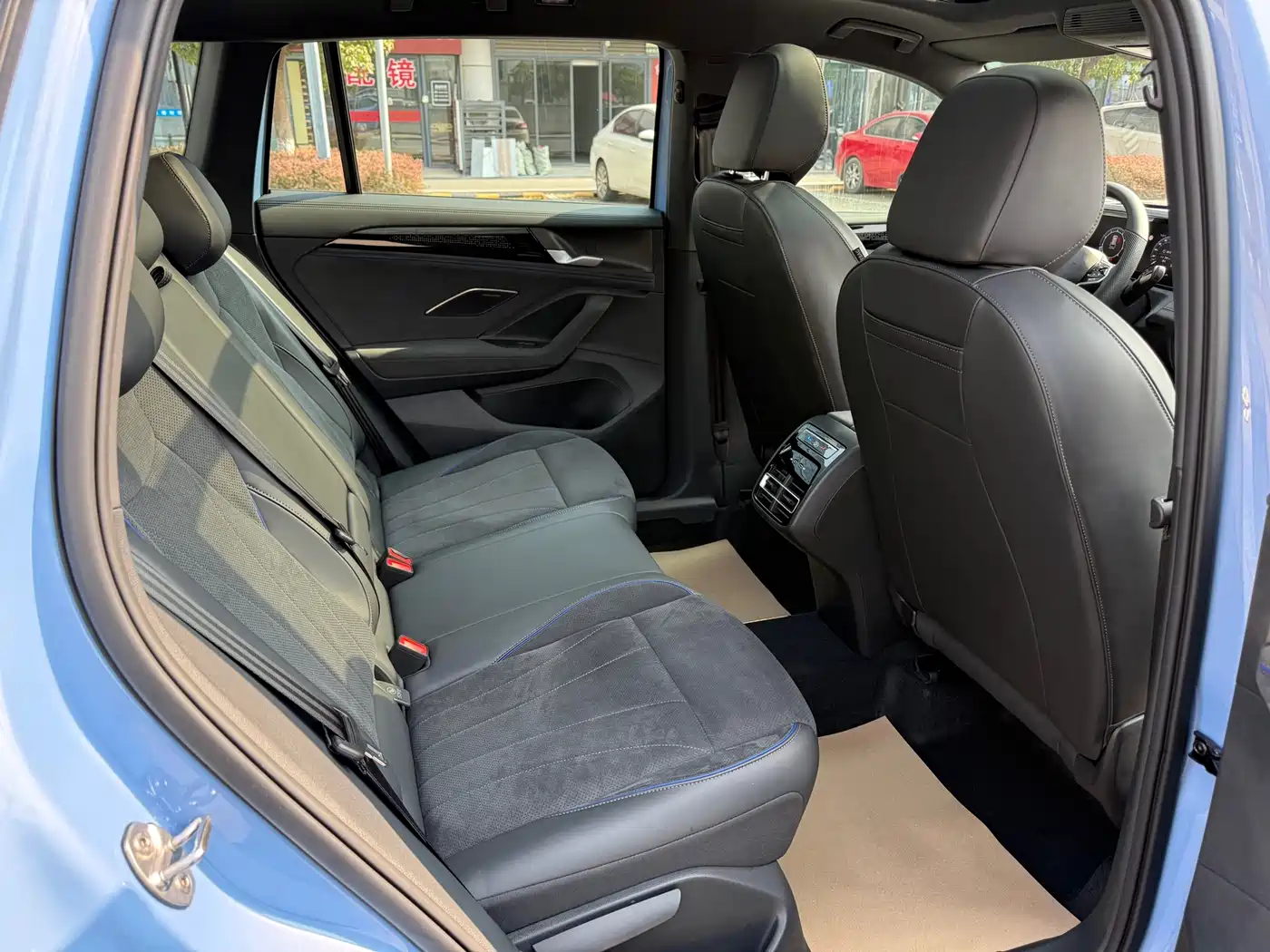 Volkswagen Tiguan L 2024 PRO 380TSI 4WD R-Line Premium Edition фото 15
