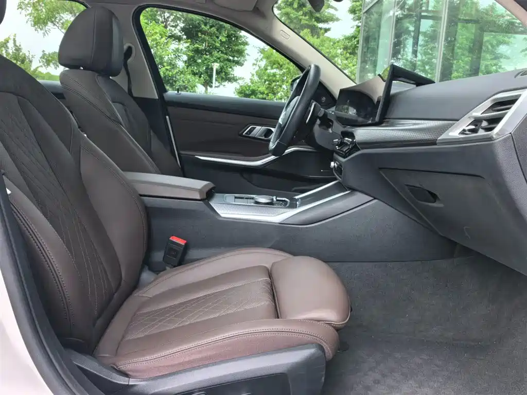 BMW 3 Series 2025 330Li M Sport Night Edition фото 19