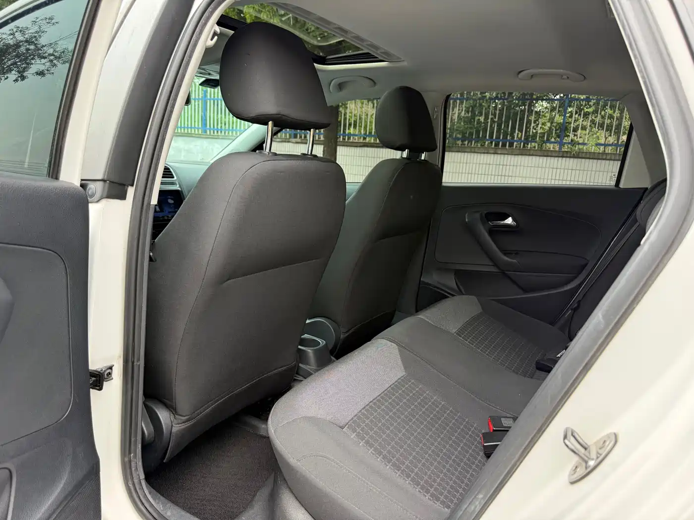Volkswagen Polo 2016 1.6L Automatic Comfort фото 8