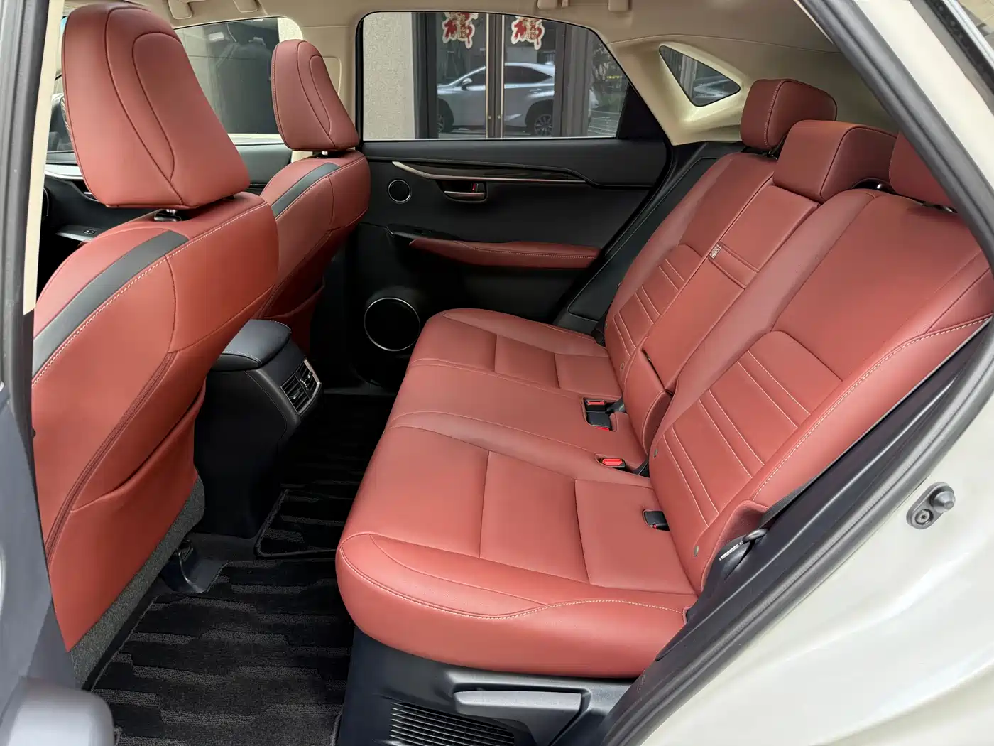 Lexus NX 2015 300h AWD F SPORT фото 13