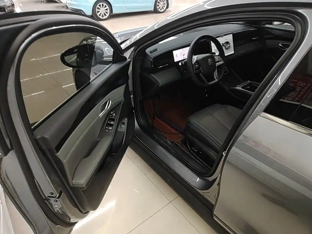 BYD Qin L 2025 EV 470KM Leading Edition фото 12