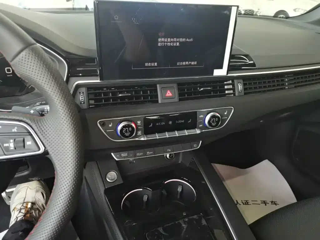 Фото 13 - Audi A4L