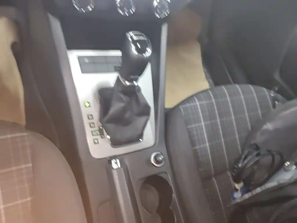 Škoda Octavia 2018 1.6L Automatic Comfort фото 14