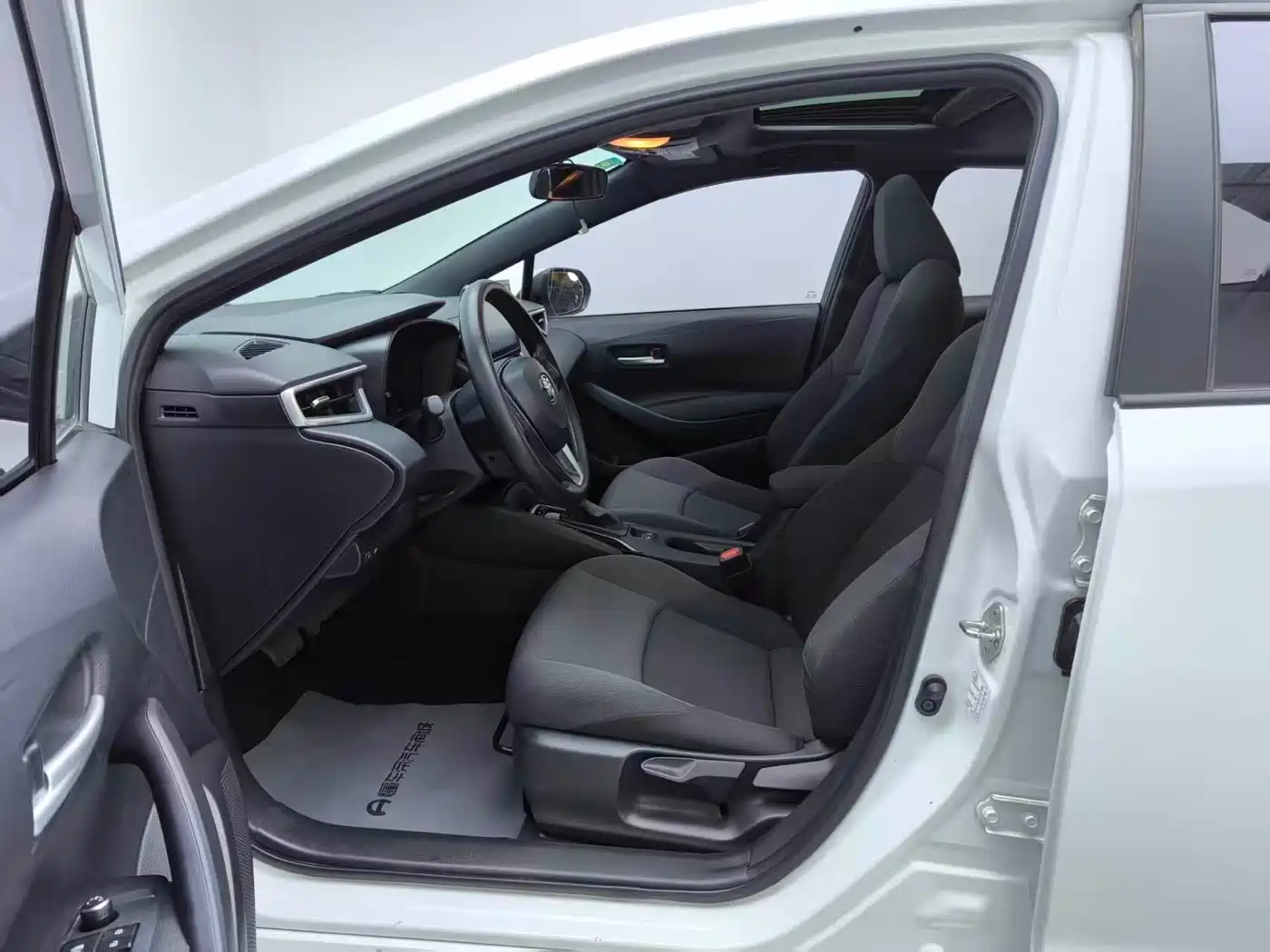 Toyota Levin 2021 185T CVT Luxury Edition фото 5