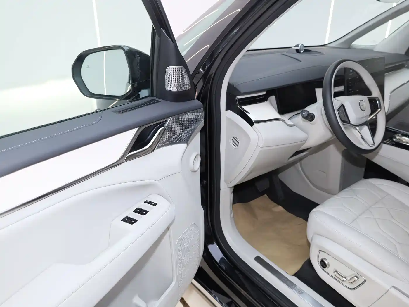 Volvo EM90 2024 2025 Ultra Six-Seater