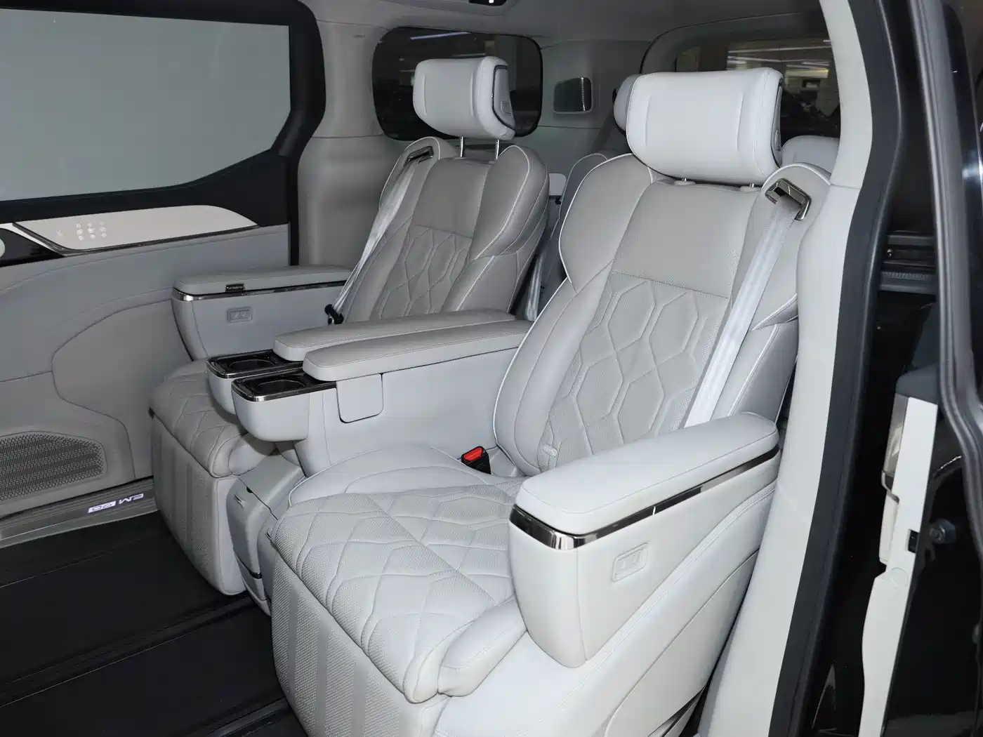 Volvo EM90 2024 2025 Ultra Six-Seater